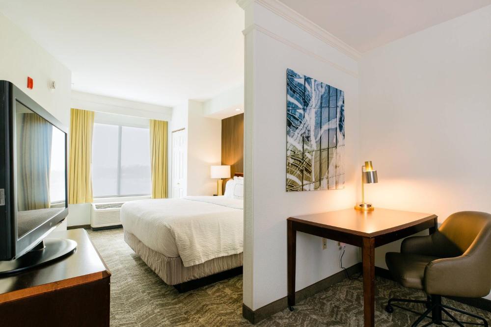 King Suite with Bathtub and Trundle Sofa - Mobility Access/Communication Assistance interior